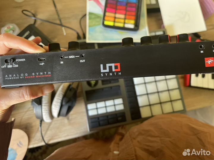 IK Multimedia UNO Synth Analog