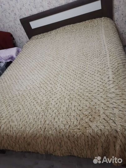 Пледы и покрывало бу