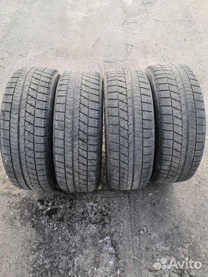 Bridgestone Blizzak VRX 215/60 R17