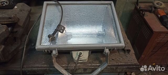 Прожектор галогеновый 200 ватт