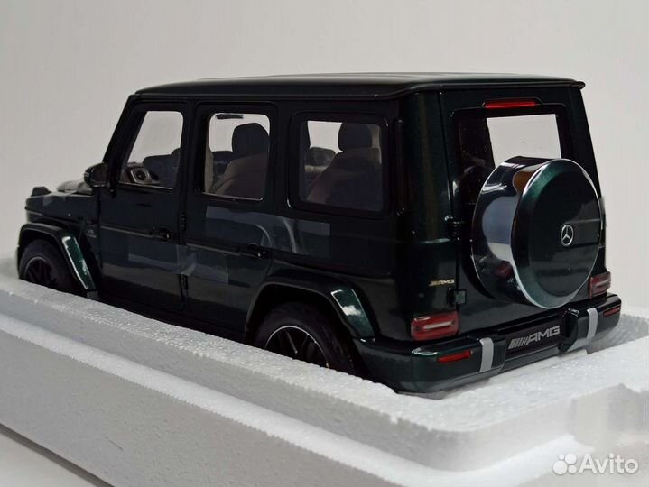 Mercedes G63 Amg 2018 Green 1:18 Minichamps