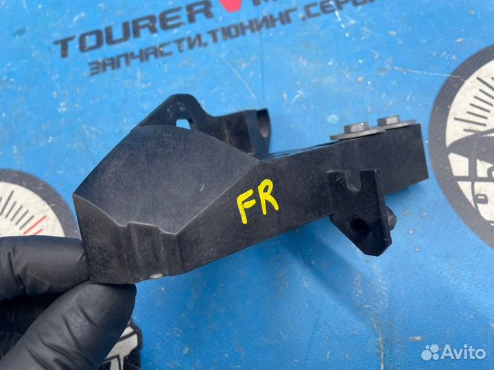 Крепление фары переднее правое Mercedes-Benz