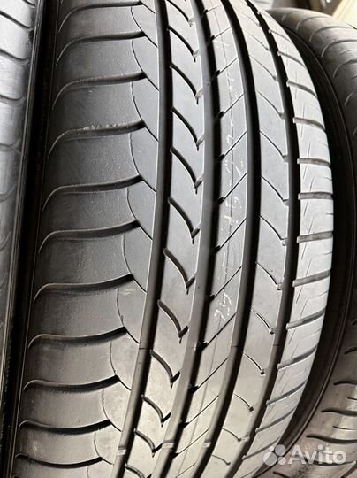 Goodyear EfficientGrip SUV 255/45 R20