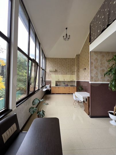 Комната 25 м² в > 9-к., 2/4 эт.