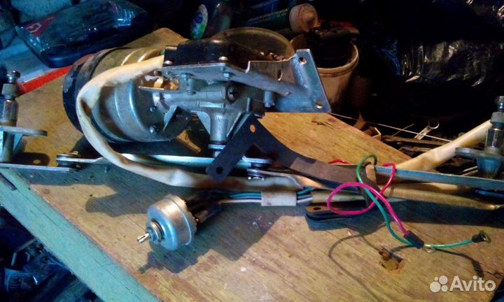 Мотор стеклоочистителя газ м21 в сборе