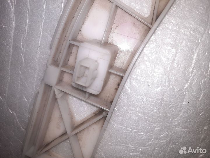 Левый кронштейн заднего бампера Mazda5 CR 2005-201