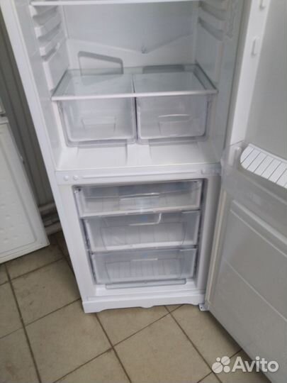 Холодильник indesit