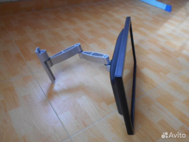 Настенный кронштейн для монитора