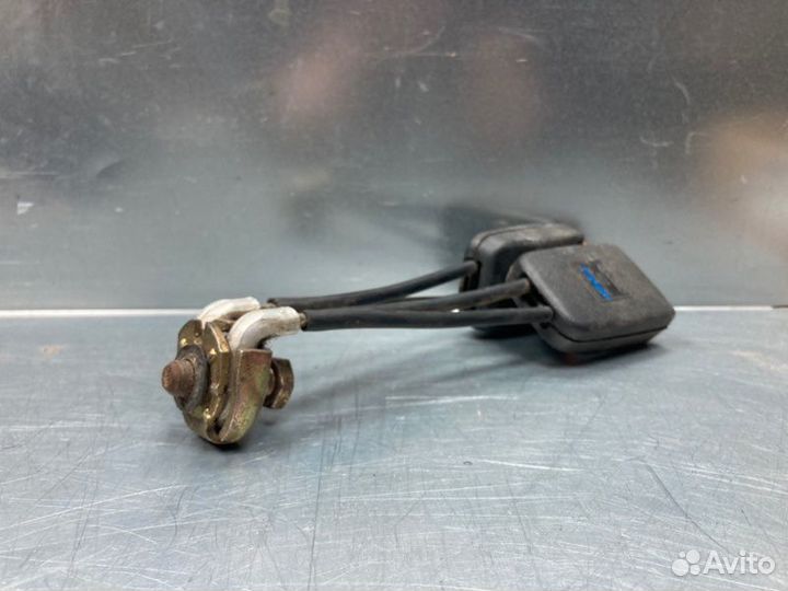 Ответная часть ремня безопасности Audi 80/90 B3