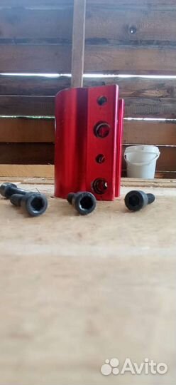 Четырёх гранный зажим для трюкового самоката