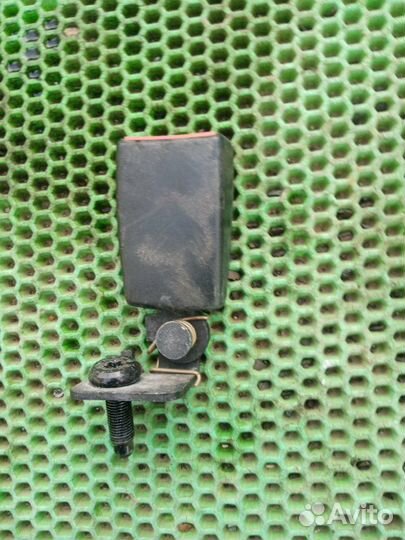 Фиксатор ремня Mitsubishi Colt