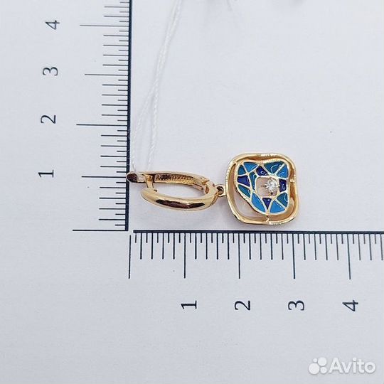 Золотые серьги с камнем