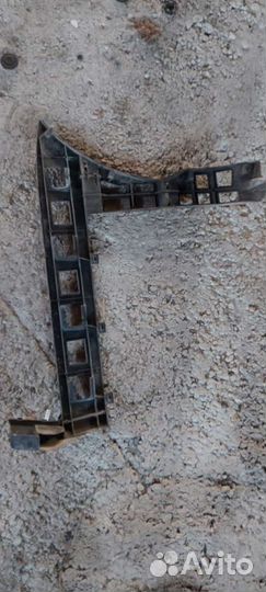 Кронштейн заднего бампера левый на Volkswagen Pass