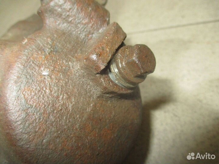 Суппорт передний правый VW Polo Sedan