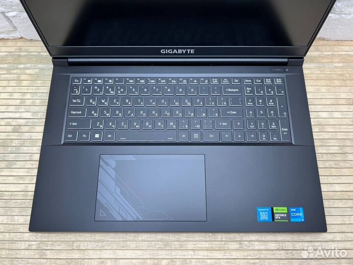 Новый Игровой ноутбук Gigabyte G7 KF