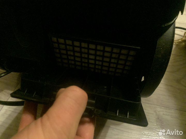 Пылесос Bork без шланга но с щётками