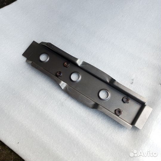 Кронштейн сиденья передний 2110-5101000