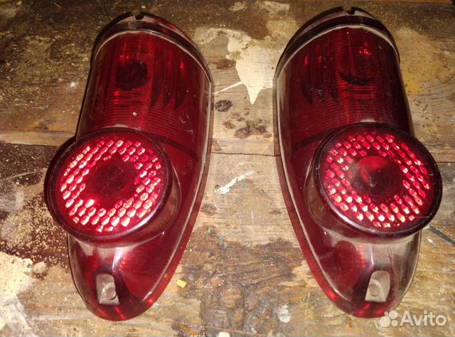 Продам нижние части задних фонарей на москвич 407