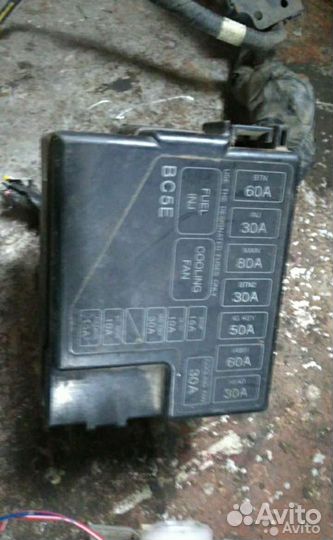 Блок предохранителей Мазда 323 BA