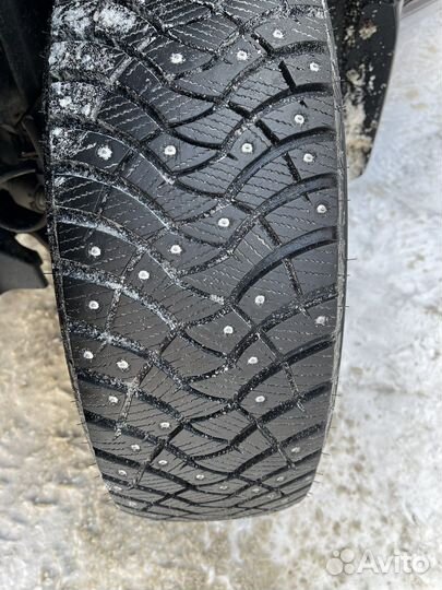 Dunlop GrandTrek Ice 03 215/70 R16 100T