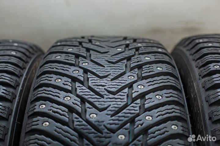 Nokian Tyres Hakkapeliitta 8 215/60 R16 99T