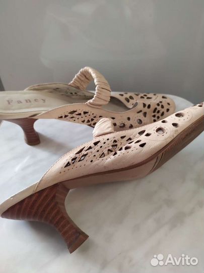 Босоножки 37