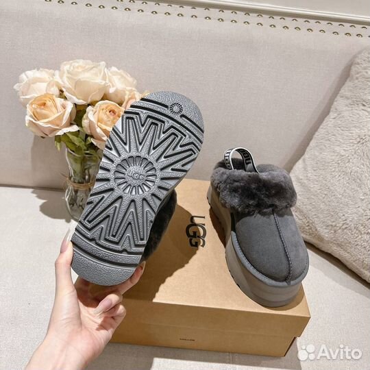 Шлепанцы UGG