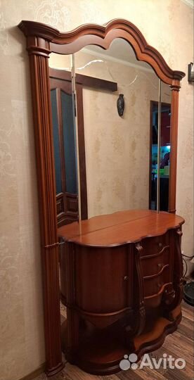 Зеркало и консоль