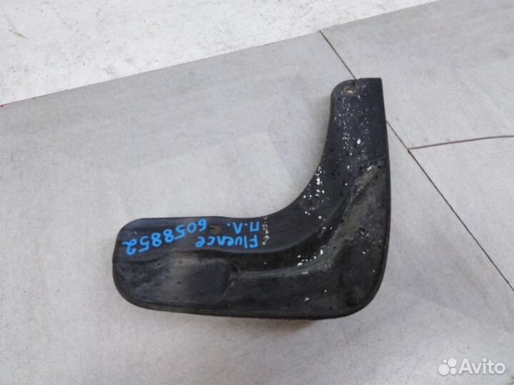 Брызговик передний Рено