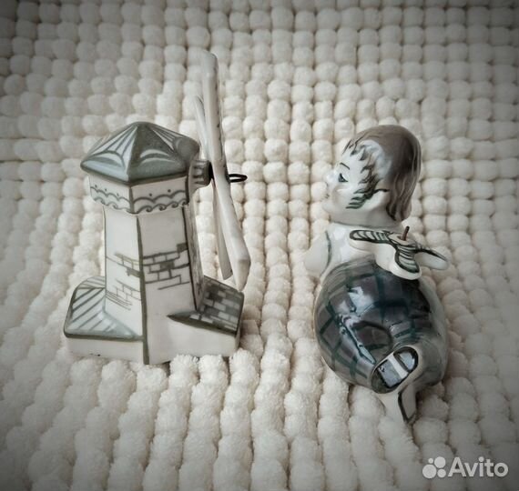 Фарфоровые статуэтки Карлсон и мельница