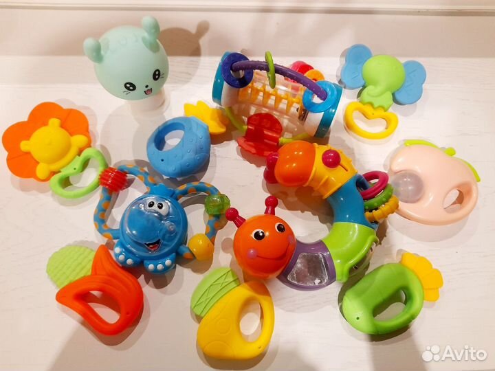 Погремушки, грызунки, игрушки для малыша пакетом