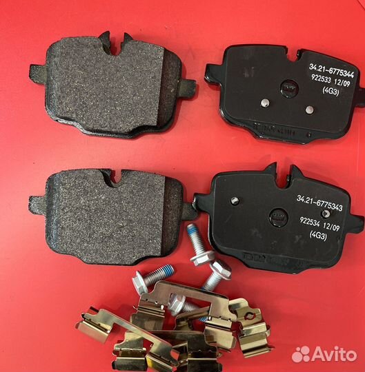 Колодки задние тормозные BMW 34216867175 новые