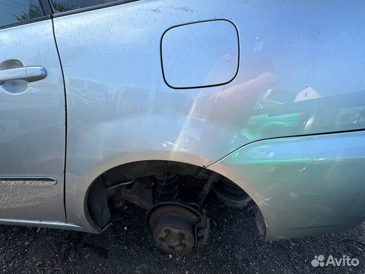 Крыло заднее левое Toyota Avensis Verso I (2001—20