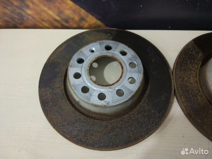 Тормозной диск задний Volkswagen Passat Variant B6