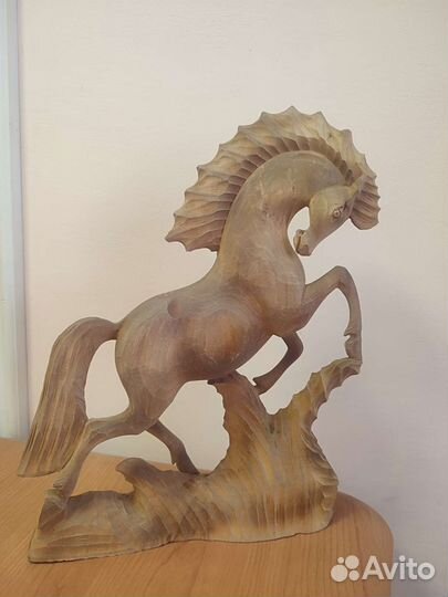 Статуэтка из дерева, конь деревянный