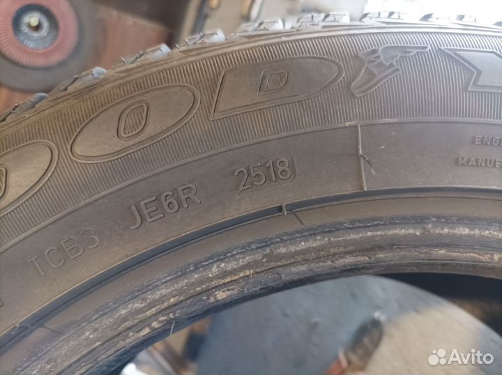 Goodyear UltraGrip Ice+ 215/55 R16