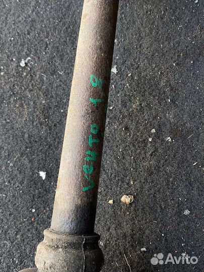 Полуось передняя левая volkswagen golf 3 1.8