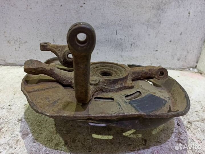 Кулак задний левый A1403504341