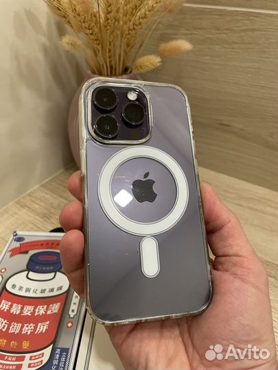 Защитное стекло и MagSafe чехол на iPhone