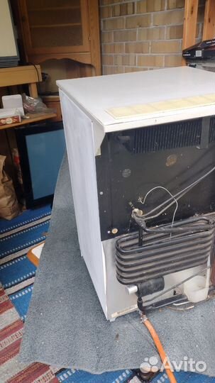 Холодильник upo 105л газ electrolux