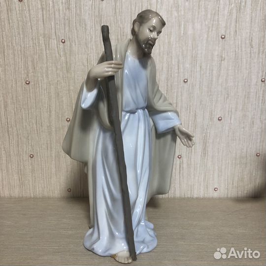 Фарфоровые статуэтки