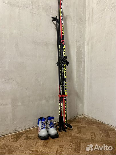 Беговые лыжи 150, палки 120, ботинки 34 размер