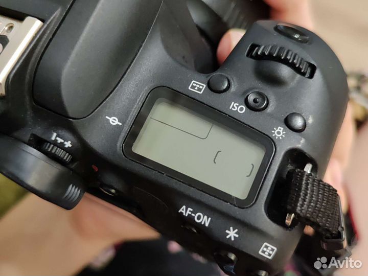 Зеркальный фотоаппарат canon 77d