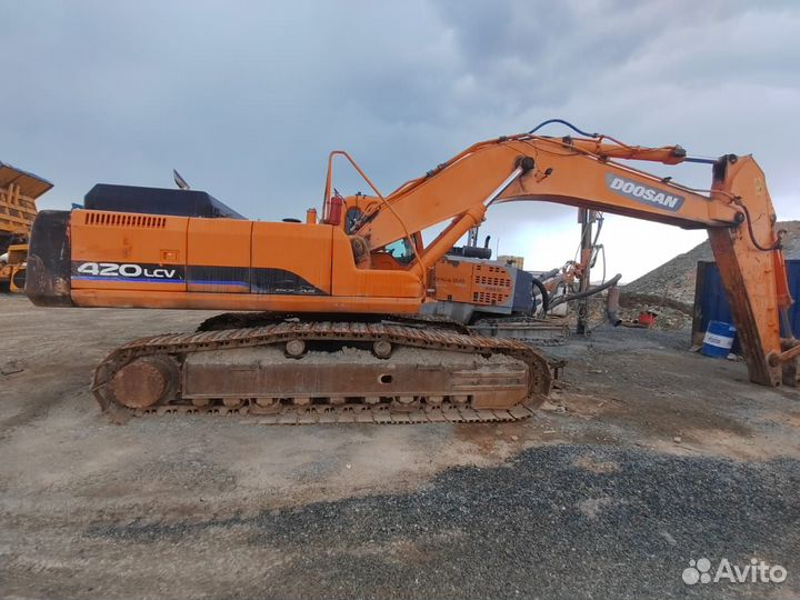 Гусеничный экскаватор DOOSAN Daewoo SOLAR 420LC-V, 2011