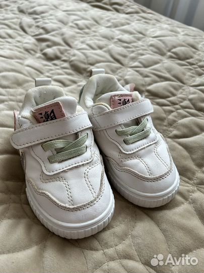 Кроссовки для девочки