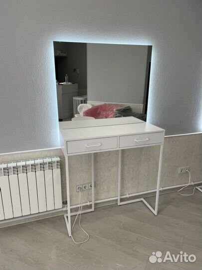 Гримерный столик в салон красоты