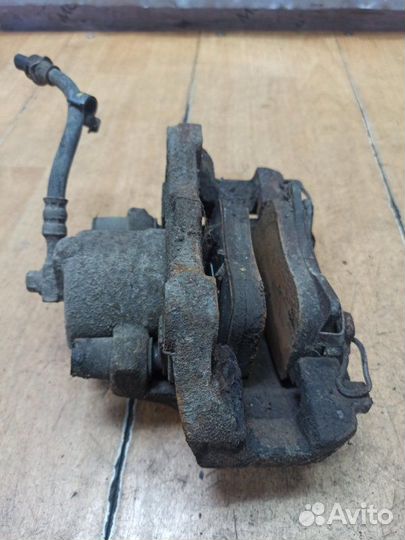 Тормозной суппорт передний правый Opel Astra H