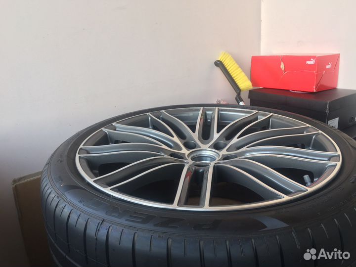 Pirelli P Zero PZ4 275/35 R21 и 315/30 R21
