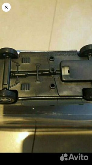 Модель автомобиля 1:43