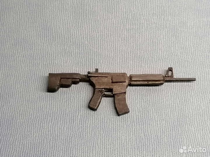 Миниатюрные макеты оружия из дерева на подставке